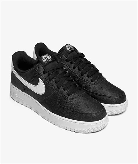 Schwarze Nike Air Force 1 online 